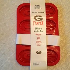 NWT Silicone muffin pan NCAA Georgia FanPan